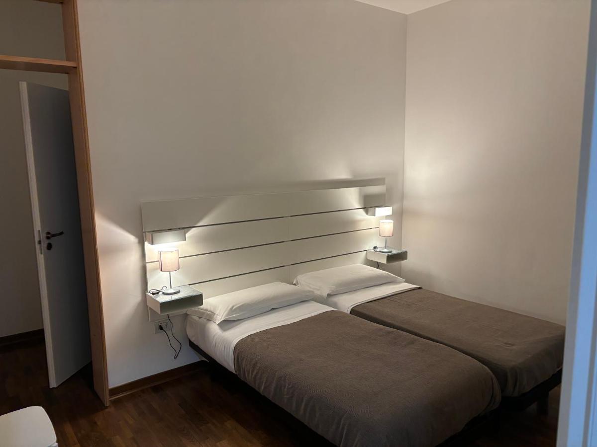 Room & Parking In Centro Citta Con Parcheggio Privato E Wifi Potenza Kültér fotó