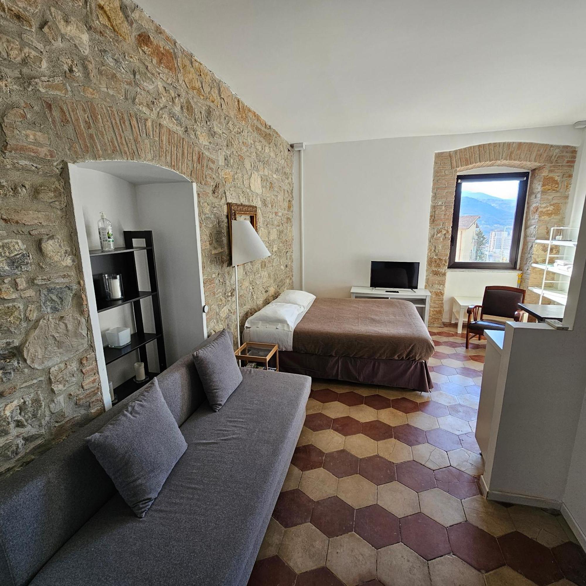 Room & Parking In Centro Citta Con Parcheggio Privato E Wifi Potenza Kültér fotó