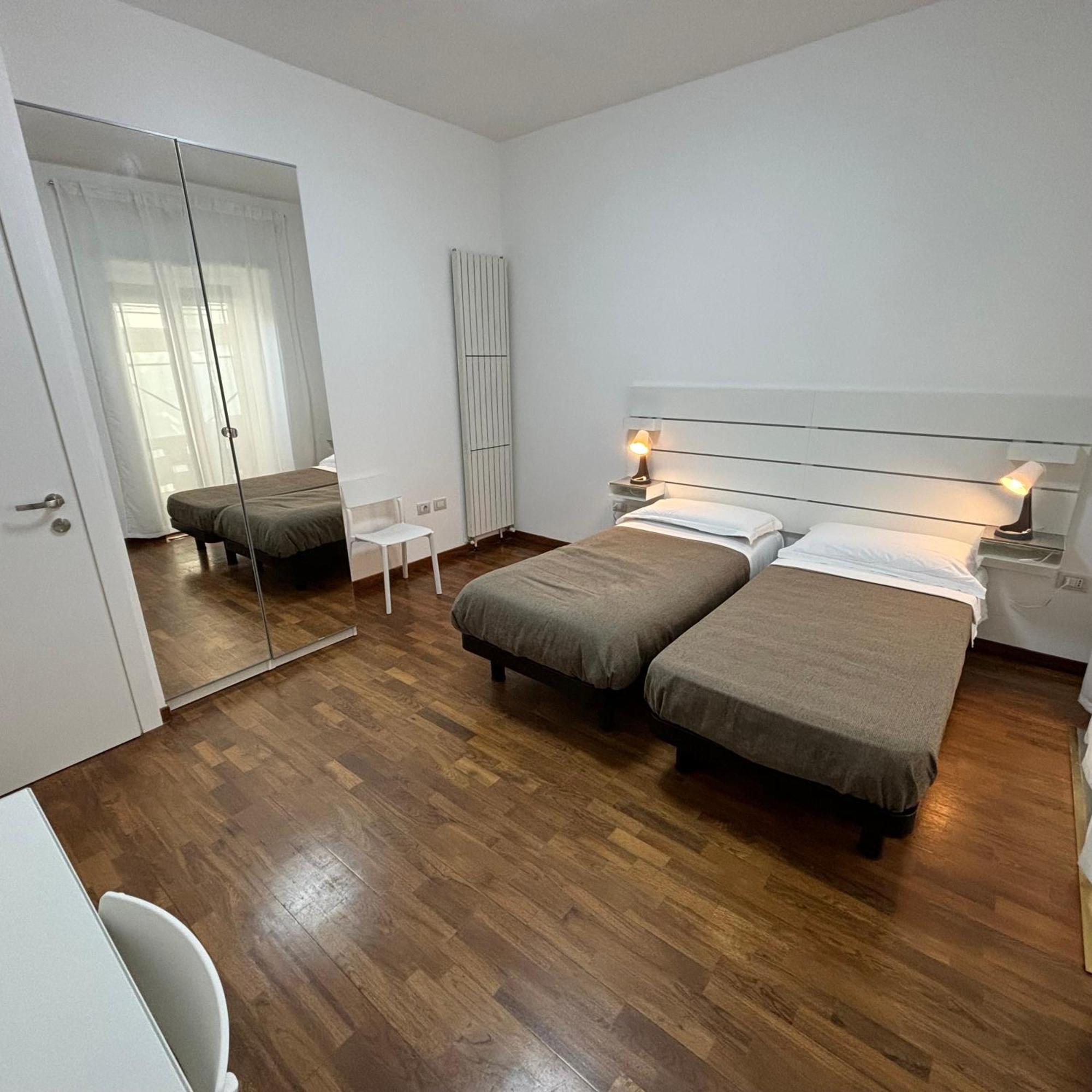 Room & Parking In Centro Citta Con Parcheggio Privato E Wifi Potenza Kültér fotó