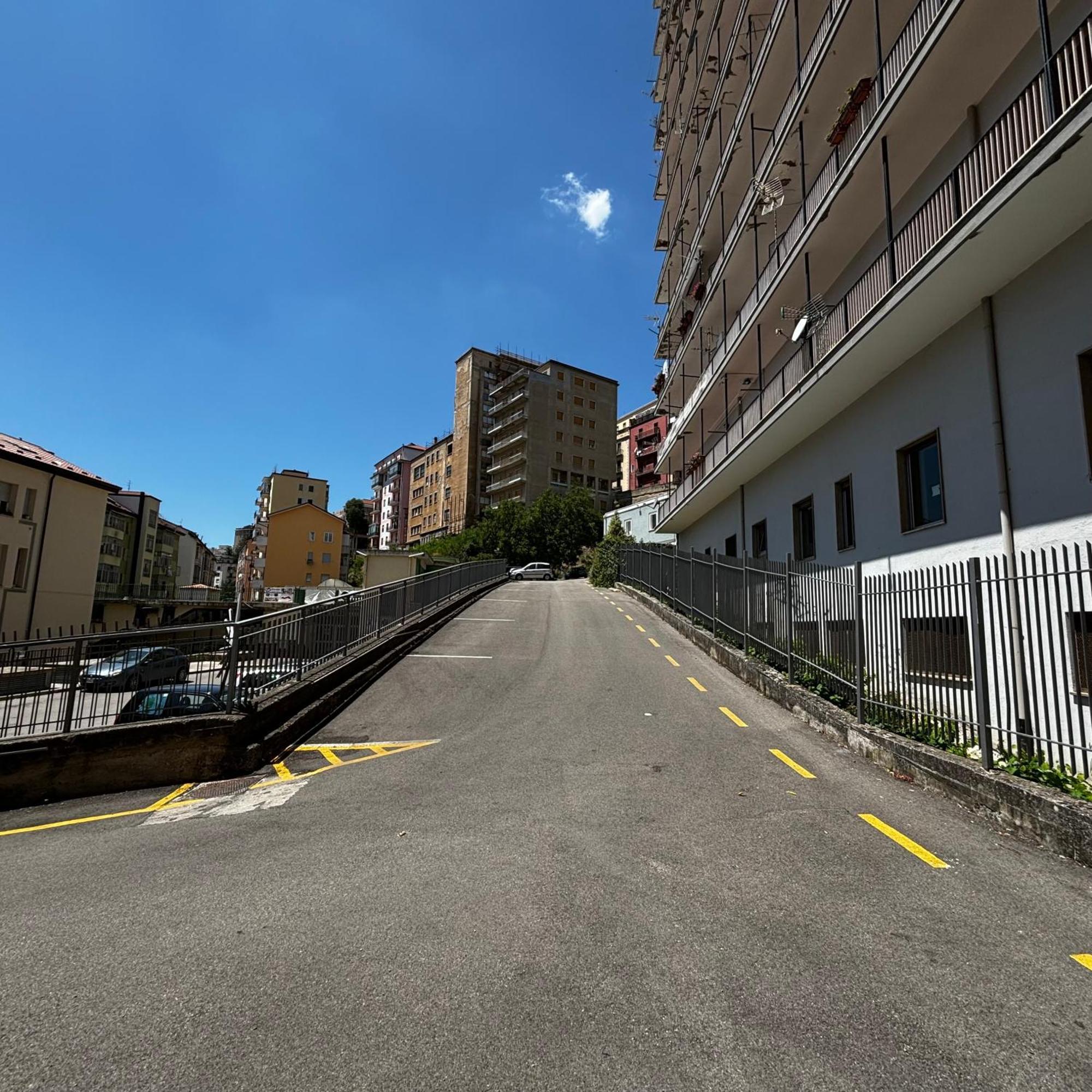Room & Parking In Centro Citta Con Parcheggio Privato E Wifi Potenza Kültér fotó