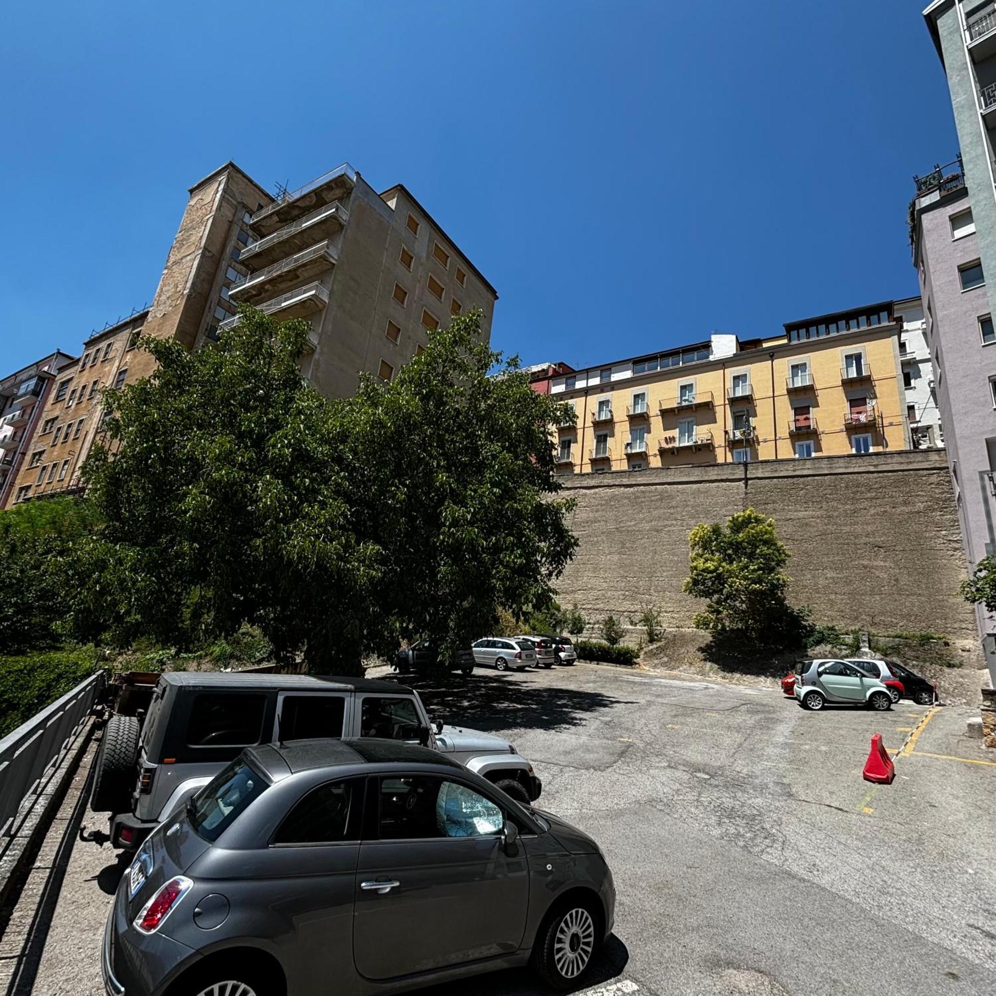 Room & Parking In Centro Citta Con Parcheggio Privato E Wifi Potenza Kültér fotó