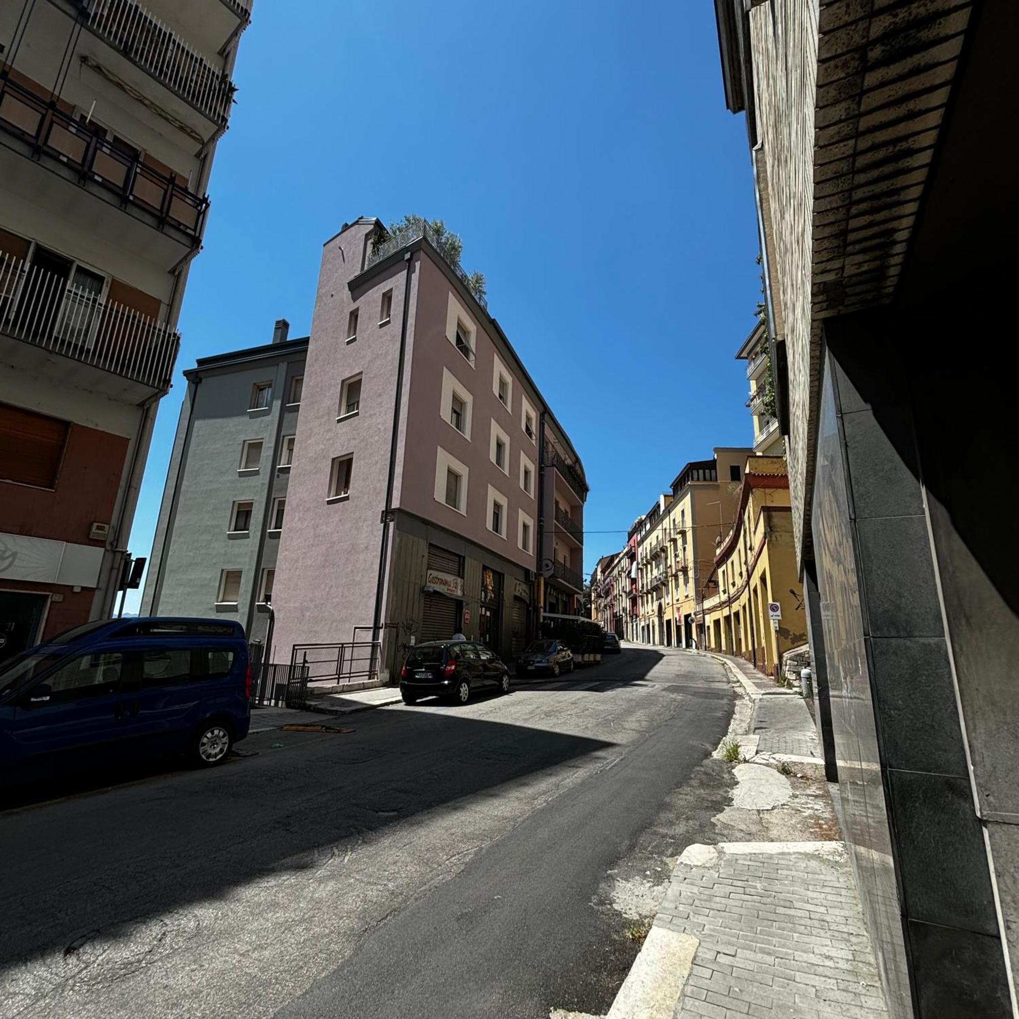 Room & Parking In Centro Citta Con Parcheggio Privato E Wifi Potenza Kültér fotó