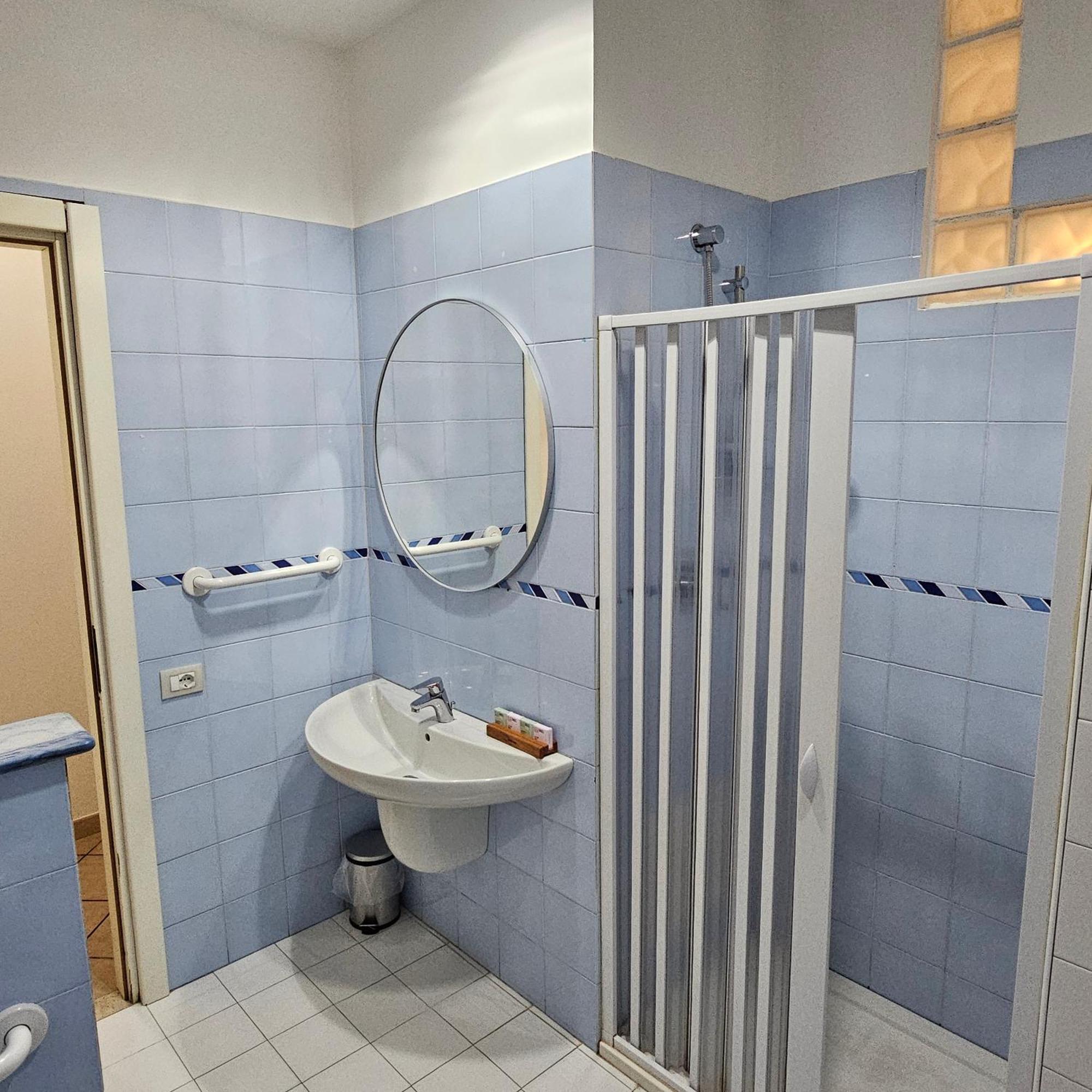 Room & Parking In Centro Citta Con Parcheggio Privato E Wifi Potenza Szoba fotó
